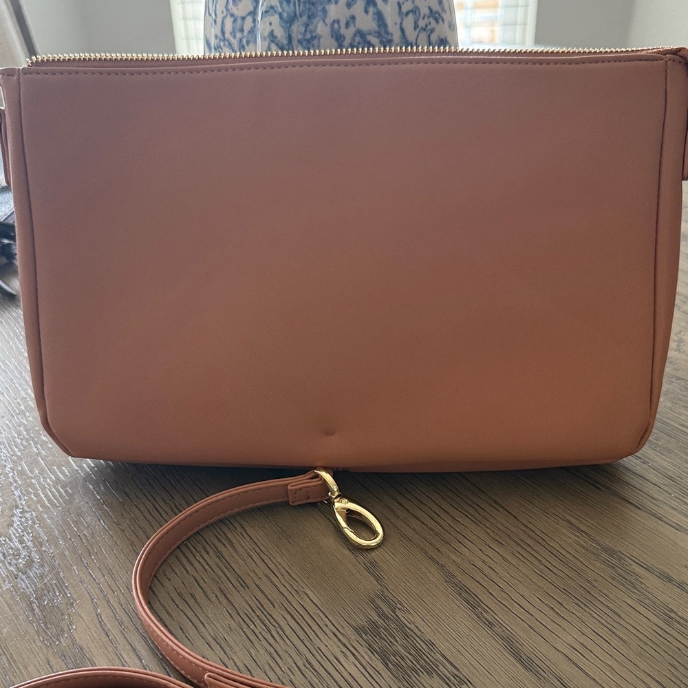 Elegant Tan Leather Crossbody Bag